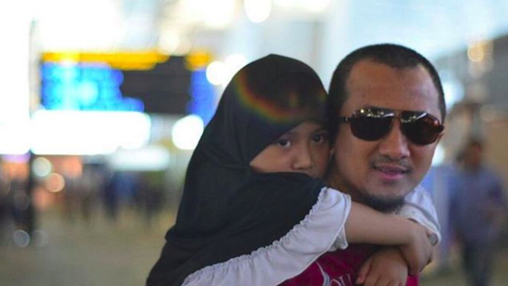 8 Momen Kedekatan Yusuf Mansur Bersama Buah Hatinya 8 Momen Kedekatan Yusuf Mansur Bersama Buah Hatinya