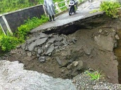 Plengsengan Jembatan Penghubung 2 Kecamatan di Bondowoso Amblas