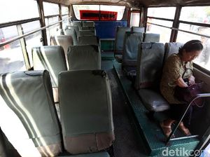 Curhat Juragan Metromini: Kita Dihancurkan Pelan-pelan Curhat Juragan Metromini: Kita Dihancurkan Pelan-pelan
