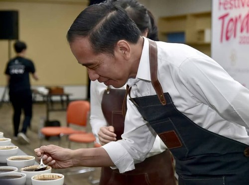 Lakukan Coffee Cupping Presiden Joko Widodo Dukung Perjuangan Kuliner Kekinian