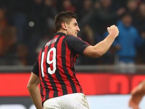 Cerita Milan Telikung Napoli untuk Dapatkan Piatek