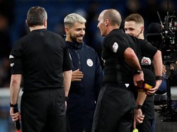 Mike Dean Isengi Aguero: Sembunyikan Match Ball City Vs Chelsea