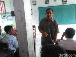 Gaji Guru Honorer Rp 450.000/Bulan, Cukup Nggak Sih?