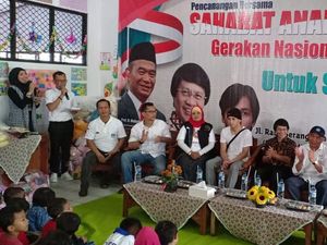Vokom UI Serahkan Bantuan Boneka dan Mainan untuk Korban Tsunami