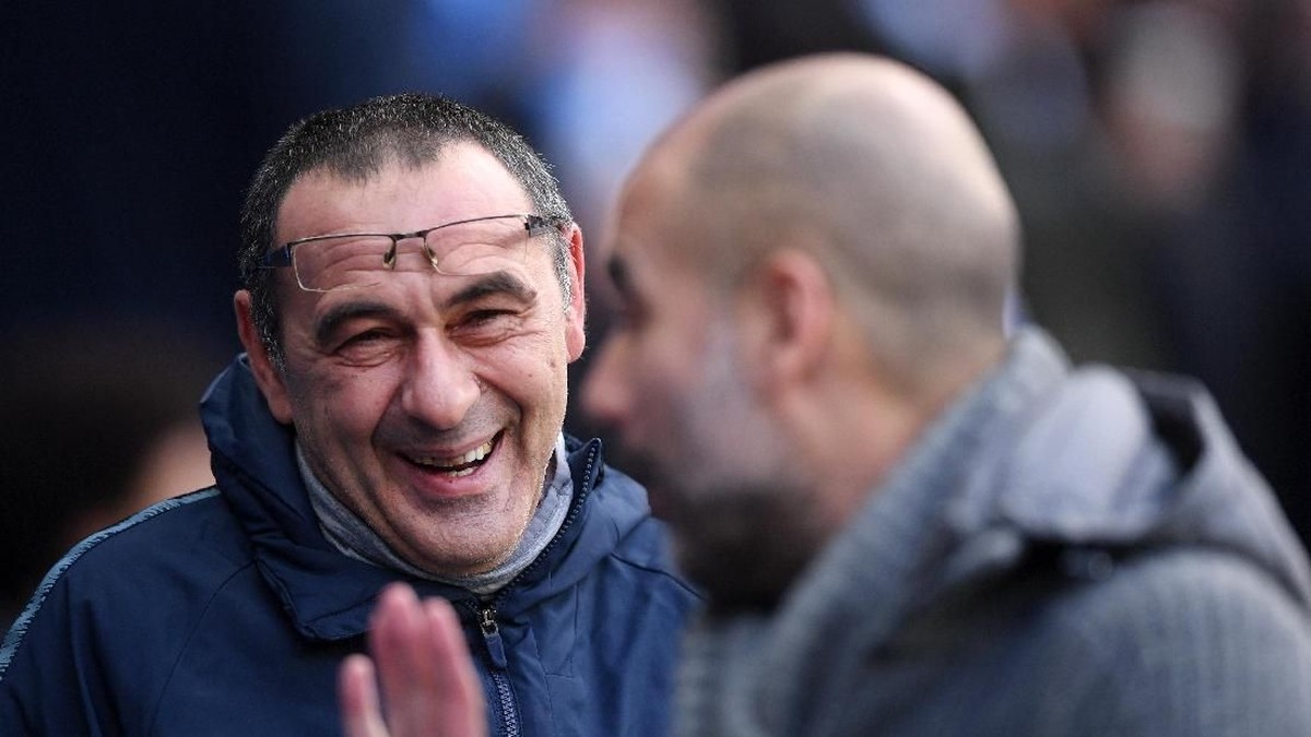 Manajer Chelsea Maurizio Sarri menyebut Josep Guardiola (Man City) beruntung. Foto: Laurence Griffiths/Getty Images