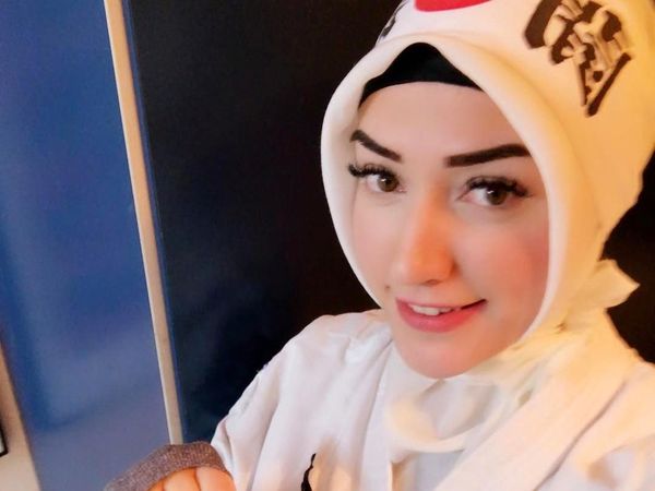 Cantik dan Jagoan, Wasit Taekwondo Berhijab Ini Curi Perhatian Publik