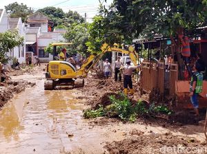 Pasca Tanggul Jebol, 3.000 Liter Air Dikirim ke Warga Pasirjati
