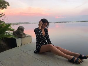 Foto: Menang 2 Grammy, Ini Gaya Dua Lipa Keliling Dunia