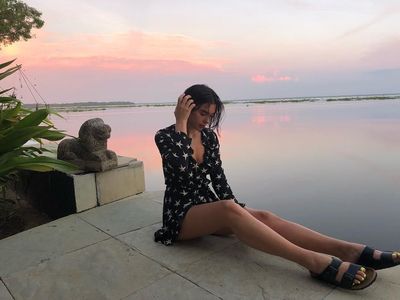 Foto: Menang 2 Grammy, Ini Gaya Dua Lipa Keliling Dunia