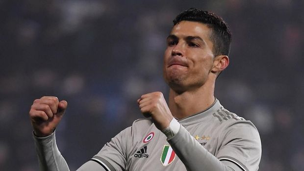 Gol tendangan bebas Ronaldo lebih banyak dari Messi.
