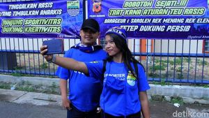 Spanduk Anti Anarkis Bertebaran Jelang Laga Persib vs Persiwa