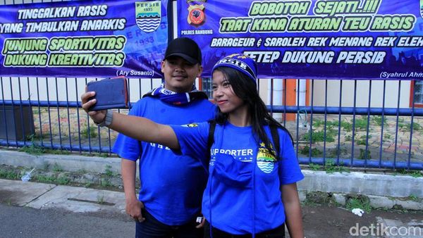 Spanduk Anti Anarkis Bertebaran Jelang Laga Persib vs Persiwa