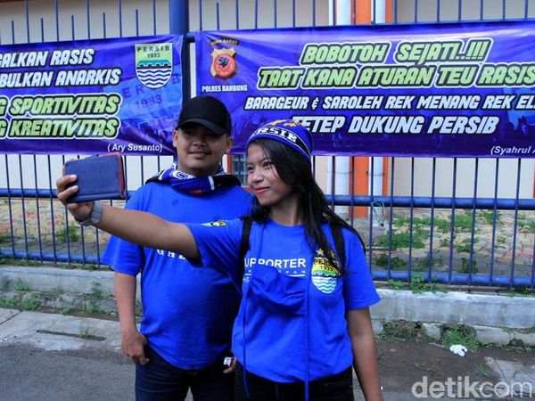 Spanduk Anti Anarkis Bertebaran Jelang Laga Persib vs Persiwa