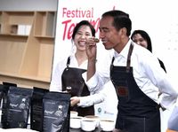 Lakukan 'Coffee Cupping' Presiden Jokowi Dukung Usaha Kuliner Kekinian 