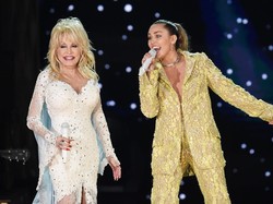 Miley Cyrus Sebut Dolly Parton Sehat, Bakal Tetap Manggung