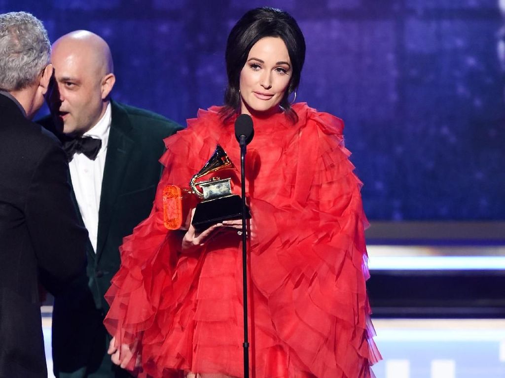 Mengejutkan di Grammy, Kacey Musgraves Bakal Hadiri Oscar Mengejutkan di Grammy, Kacey Musgraves Bakal Hadiri Oscar