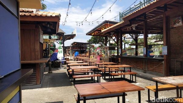 Melihat Food Court di Pantai Maju yang Tak Berizin