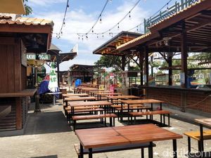 Melihat Food Court di Pantai Maju yang Tak Berizin