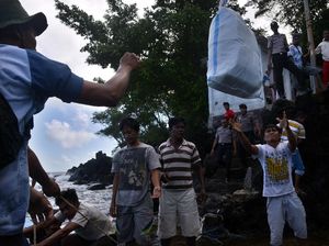 Ratusan Warga Mengungsi Usai Gunung Karangetang Sulut Erupsi Ratusan Warga Mengungsi Usai Gunung Karangetang Sulut Erupsi