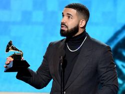 Usai Konser Maut Travis Scott, Drake Habiskan Rp 14,2 M untuk Stripper