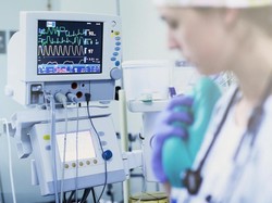 5 Fakta EKG, Alat yang Terpasang di Kaki dan Tangan Ali Ngabalin