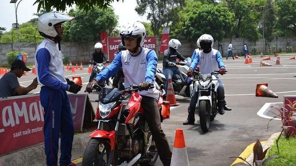 Edukasi Safety Riding di Saat Imlek 2019
