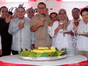 Fadli Zon dkk Potong Tumpeng Rayakan HUT Gerindra