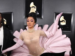 Datang ke Grammy, Cardi B Hias Kuku dengan 200 Kristal Swarovski