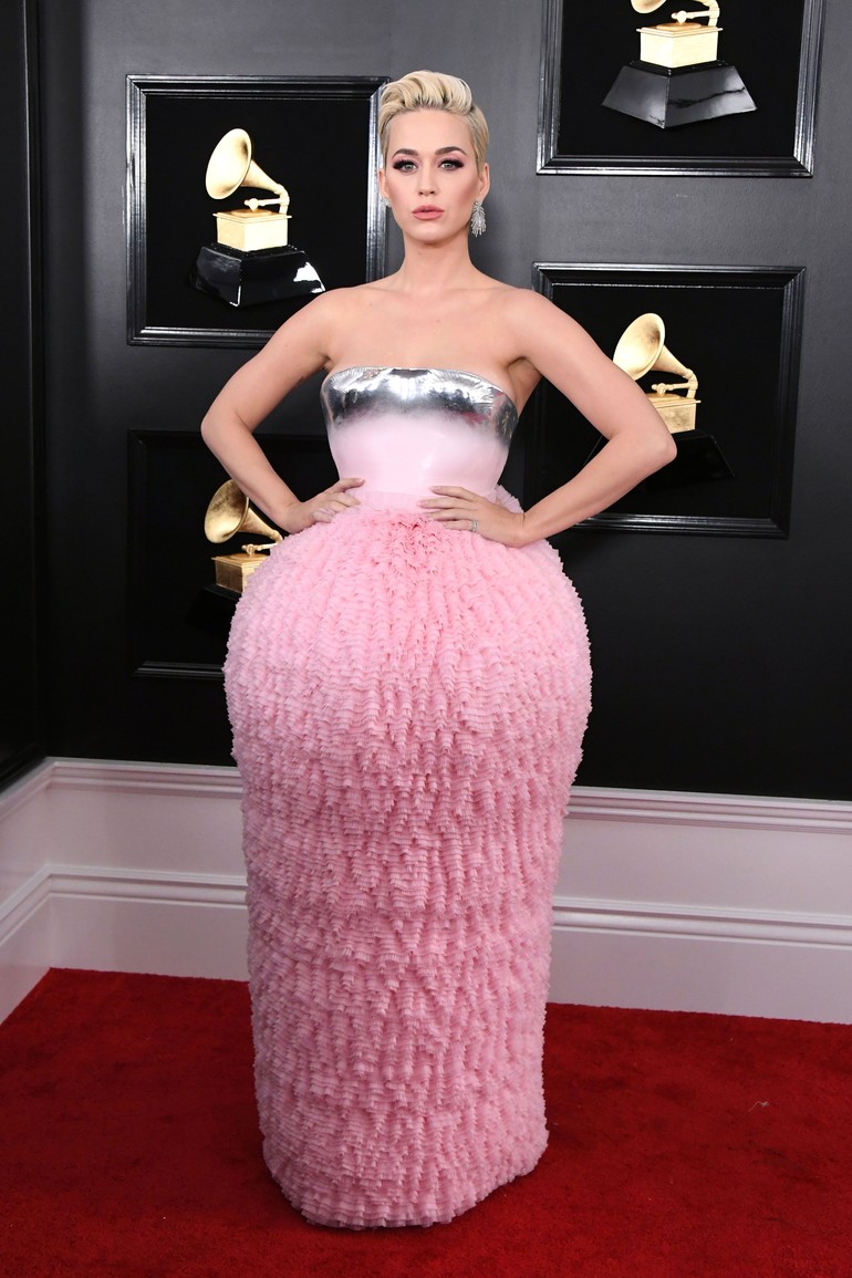 10 Meme Lucu Gaun Katy Perry Di Grammy Awards Yang Bikin Kamu Ketawa