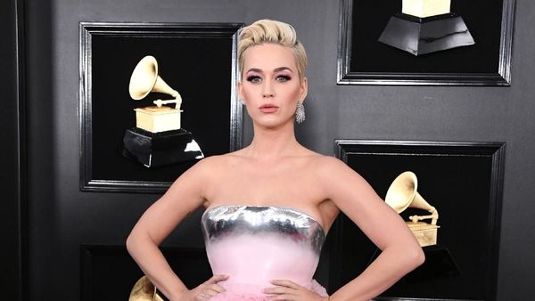 10 Meme Lucu Gaun Katy Perry di Grammy Awards yang Bikin Kamu Ketawa
