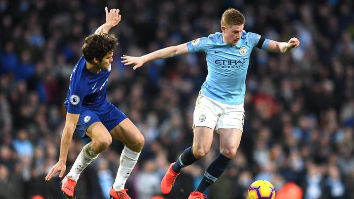 Marcos Alonso bikin kesalahan fatal. (Foto: Michael Regan/Getty Images) Marcos Alonso bikin kesalahan fatal. (Foto: Michael Regan/Getty Images)