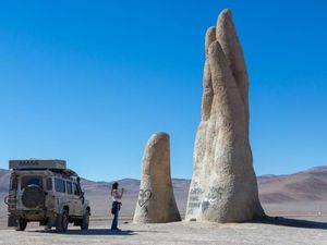 Foto: Tangan Raksasa Muncul di Gurun Pasir Chile