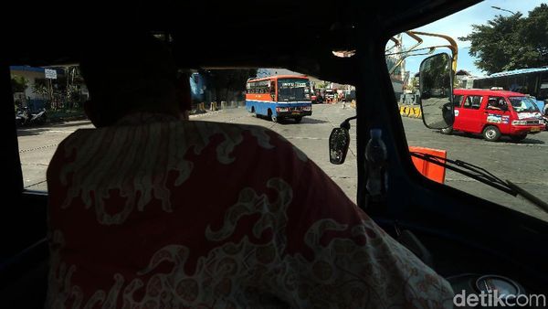 Metromini dan Kopaja di Terminal Blok M Semakin Punah