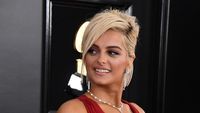 Foto: Gaya Dramatis Bebe Rexha di Grammy Awards Setelah Ditolak Desainer