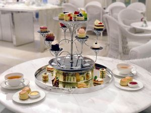 Nikmati Afternoon Tea dengan Kue Ikonik dari 10 Negara di Lounge Ini Nikmati Afternoon Tea dengan Kue Ikonik dari 10 Negara di Lounge Ini
