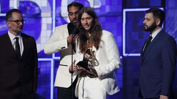 Childish Gambino mendapat Piala Grammy paling banyak, meski ia tak hadir.