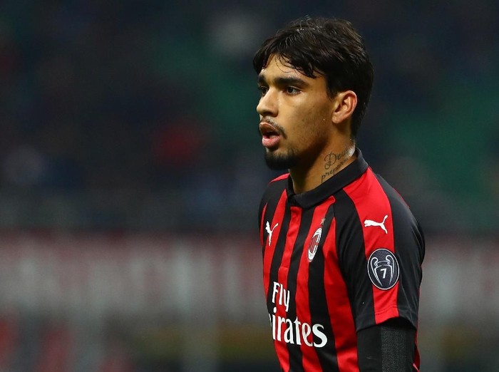 MILAN, ITALY - JANUARY 26:  Lucas Paqueta of AC Milan looks on the Serie A match between AC Milan and SSC Napoli at Stadio Giuseppe Meazza on January 26, 2019 in Milan, Italy.  (Photo by Marco Luzzani/Getty Images)