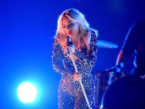 Gagal Sedih, Lady Gaga Bawakan Shallow dengan Hentakan