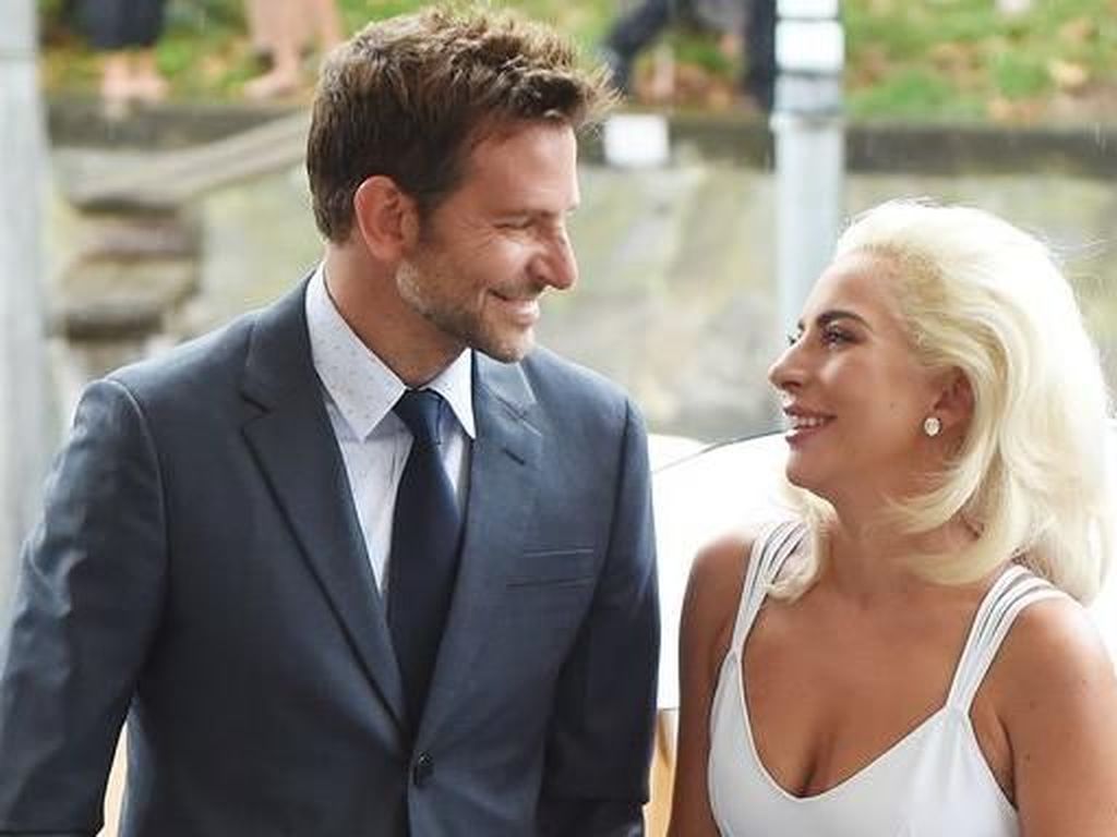 Lady Gaga di Antara Perpisahan Bradley Cooper dan Irina Shayk