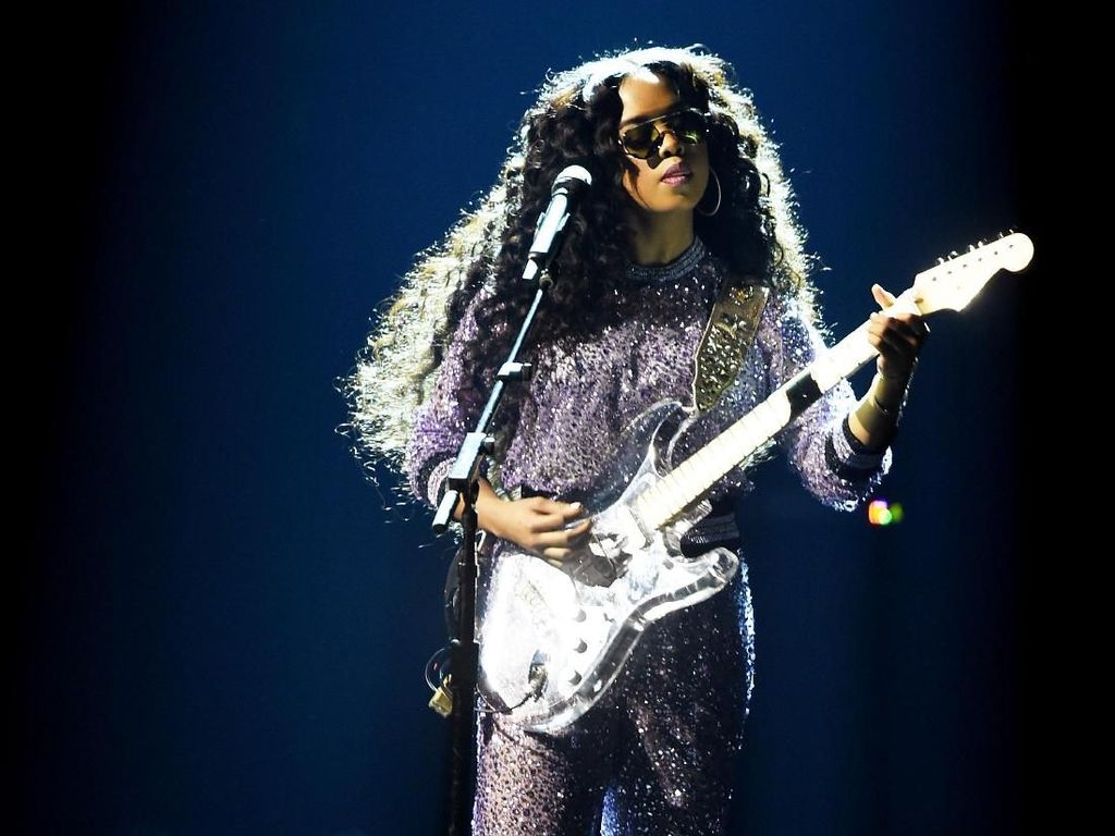 H.E.R. Menangkan Best R&B Album di Grammy 2019 H.E.R. Menangkan Best R&B Album di Grammy 2019