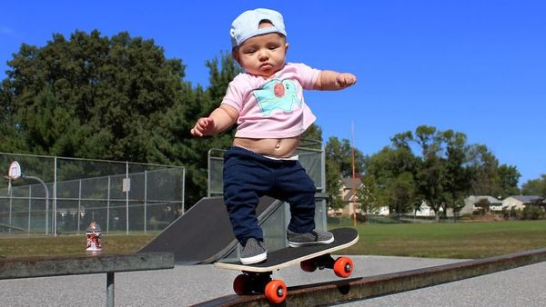 Aksi Lucu Nan Menggemaskan Saat Bayi Berolahraga