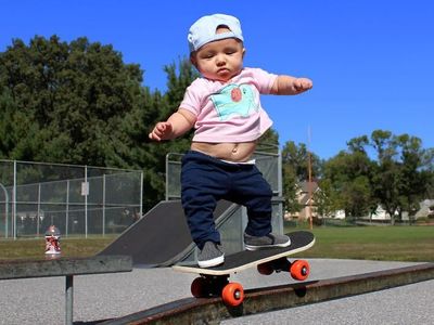 Aksi Lucu Nan Menggemaskan Saat Bayi Berolahraga