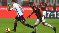 Memasuki babak kedua, Cagliari bermain menunggu dan Milan terlihat nyaman dengan situasi dan penguasaan bola.