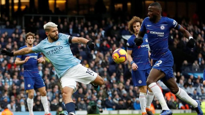 Sergio Aguero menghadapi gawang favoritnya. (Foto: Reuters) Sergio Aguero menghadapi gawang favoritnya. (Foto: Reuters)