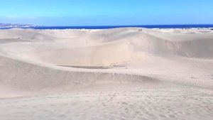 Foto: Pantai Dilindungi di Spanyol yang Dirusak Turis