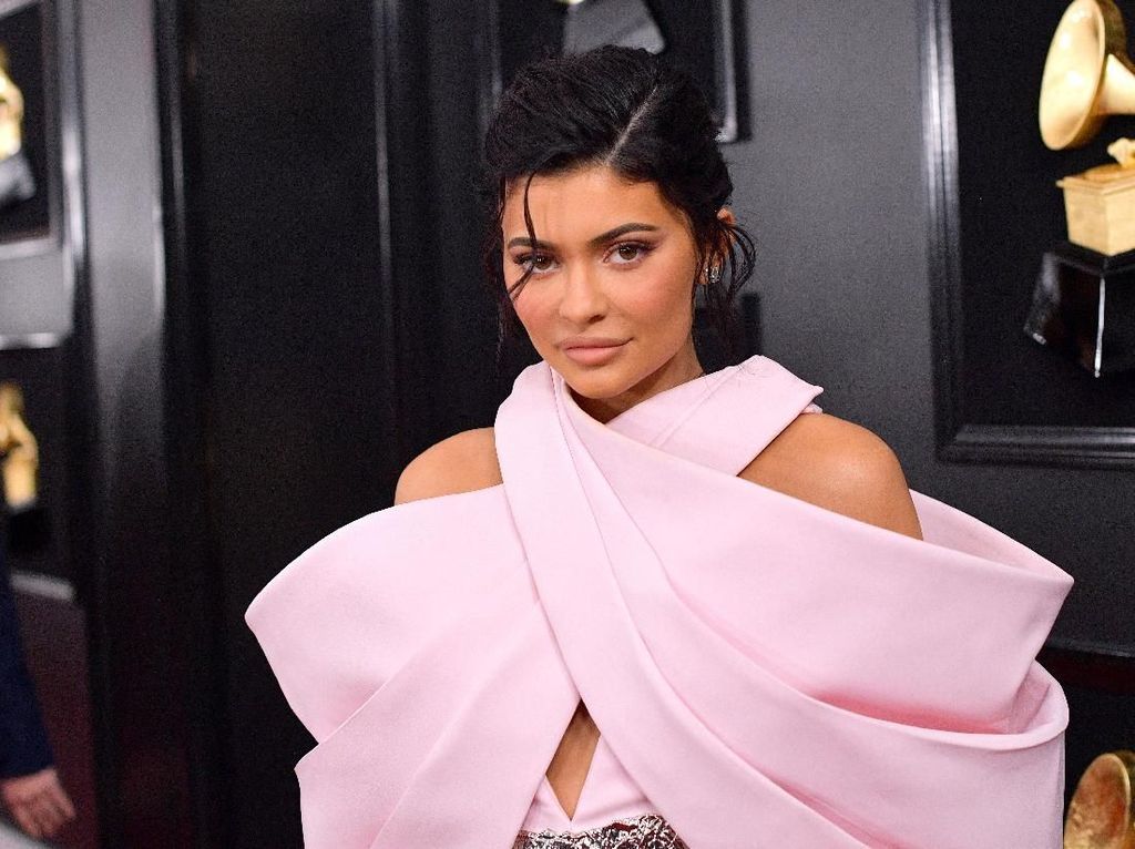 Punya Lebih dari 400 Tas, Kylie Jenner Buat Kamar Khusus Untuk Koleksinya Punya Lebih dari 400 Tas, Kylie Jenner Buat Kamar Khusus Untuk Koleksinya