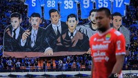 Stadion Si Jakal Harupat nampak menjadi lautan biru dipenuhi oleh Bobotoh, suporter Persib Bandung.