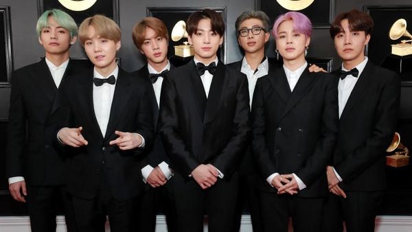 Foto: Gaya Formal BTS Pakai Setelan Jas Desainer Korea di Grammy Awards