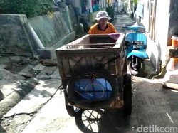 Miris Petugas Kebersihan Nyaris Dicelurit saat Tegur Pembuang Sampah