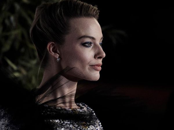 Garis Wajah Margot Robbie, Si Boneka Barbie